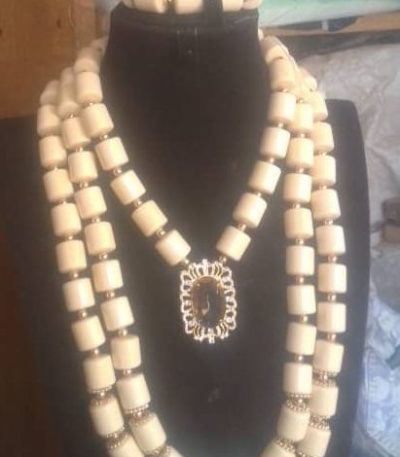 OFF White Beads for the deligent