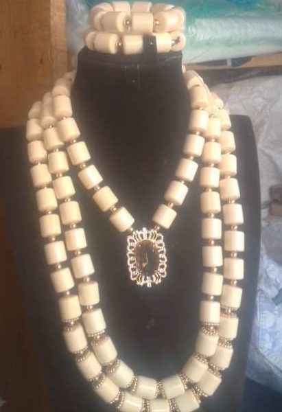 OFF White Beads for the deligent