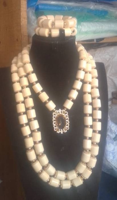 OFF White Beads for the deligent OFF White Beads for the deligent